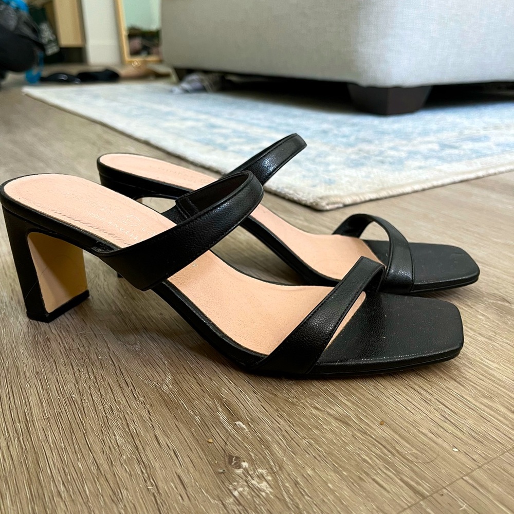 Chinese Laundry black leather heeled sandal